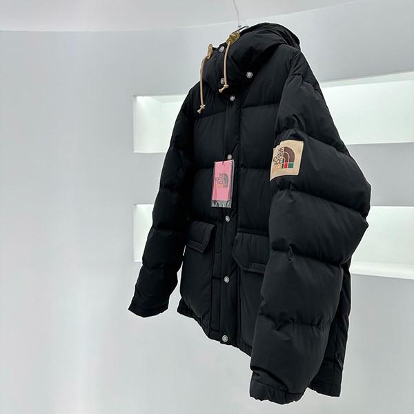 世界中で大人気♪ グッチ ノースフェイス コラボ ナイロンジャケットコピー アウター ロゴ Nor16849